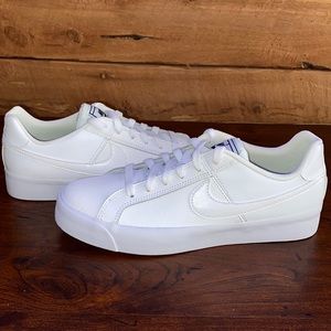White Nike sneakers NEW. Never worn.